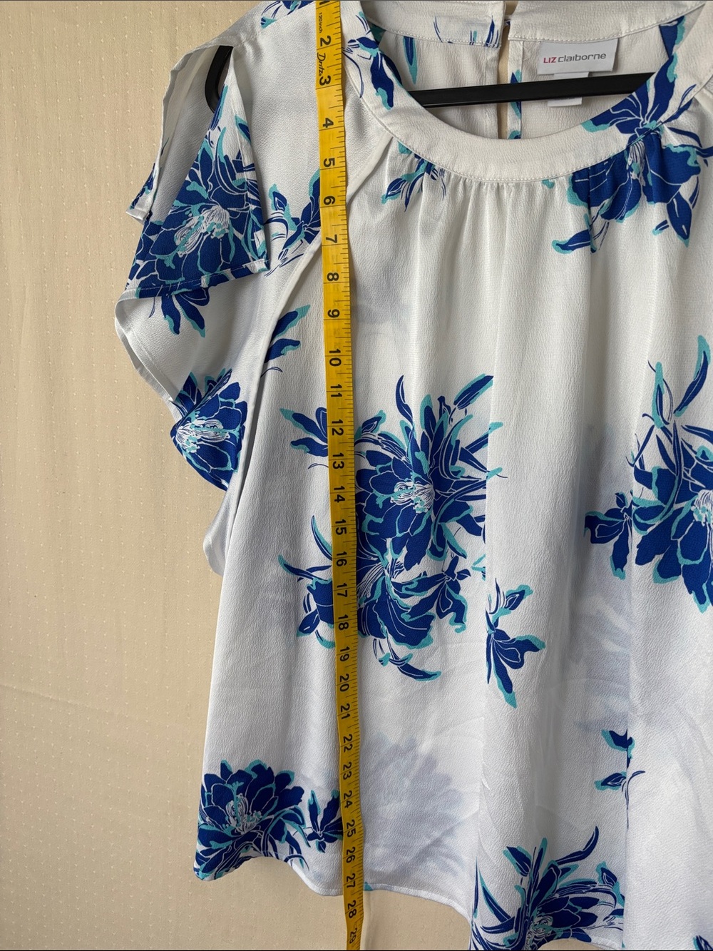 Liz Claiborne Blue Floral Flutter Cold Shoulder Blouse XL White Satin Top - Picture 4 of 10
